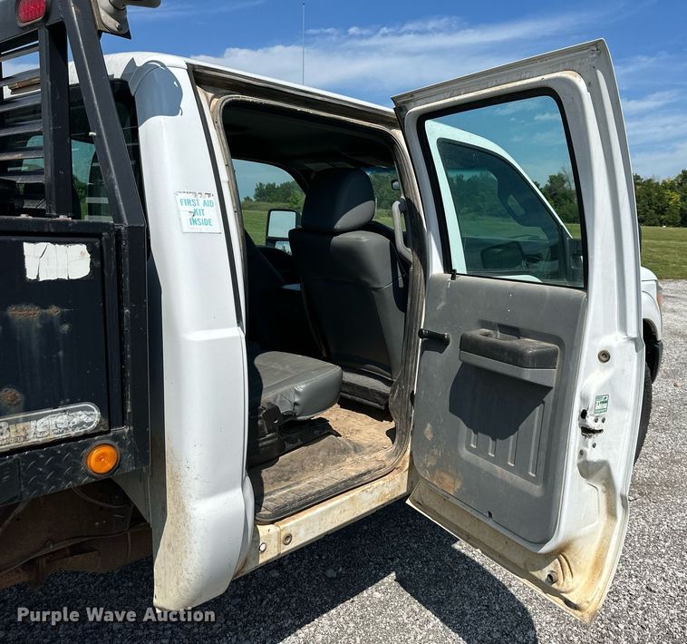 image for item DS2267 2012 Ford F250 Super Duty  Crew Cab flatbed pickup truck