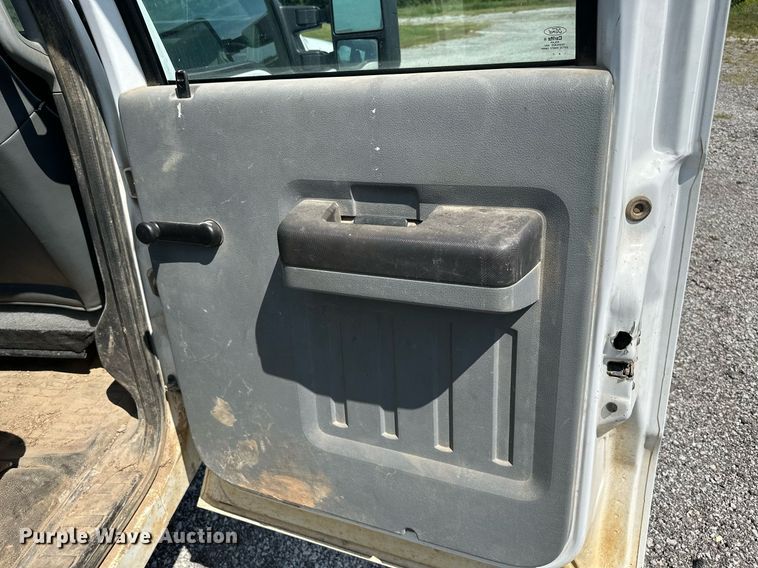 image for item DS2267 2012 Ford F250 Super Duty  Crew Cab flatbed pickup truck