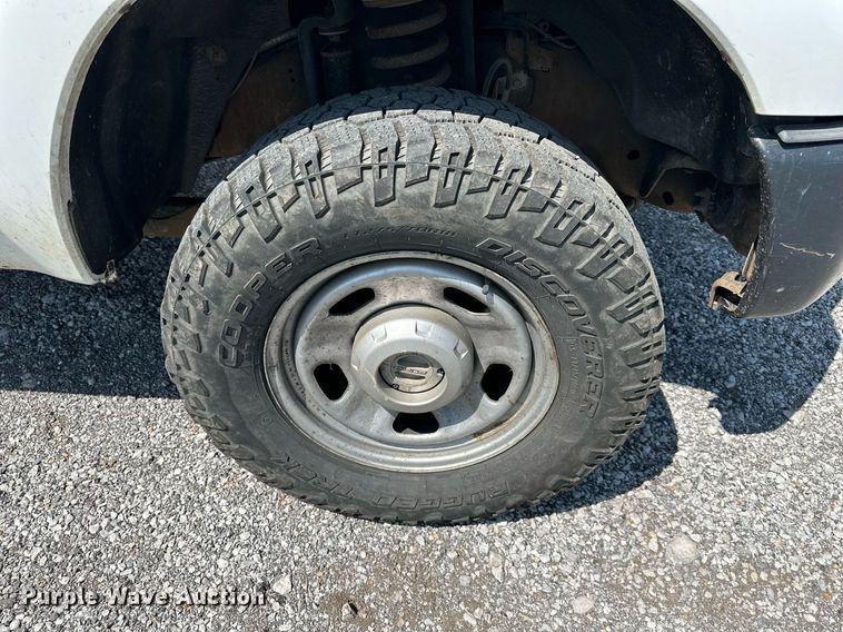 image for item DS2267 2012 Ford F250 Super Duty  Crew Cab flatbed pickup truck