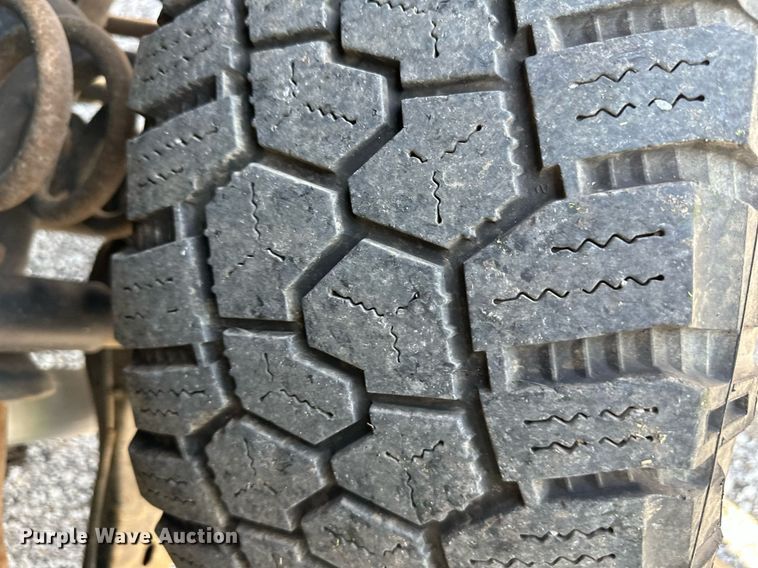 image for item DS2267 2012 Ford F250 Super Duty  Crew Cab flatbed pickup truck