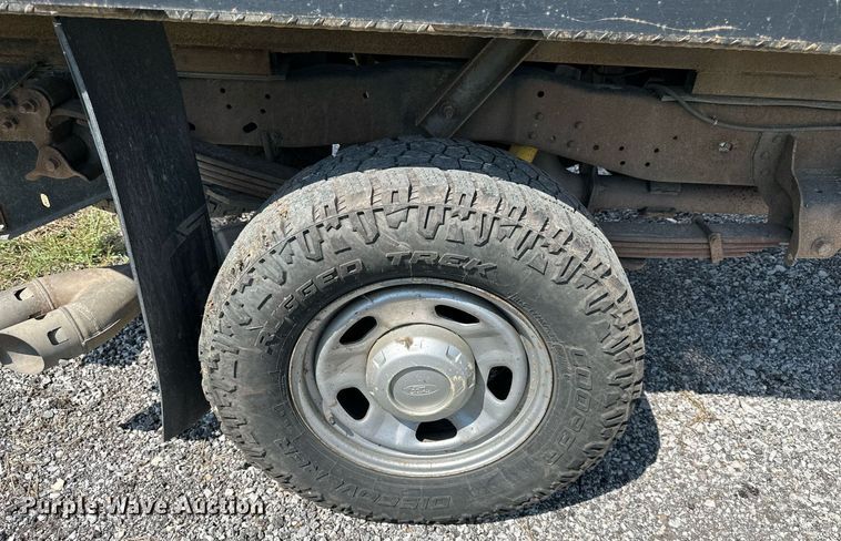 image for item DS2267 2012 Ford F250 Super Duty  Crew Cab flatbed pickup truck