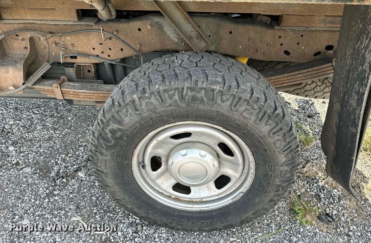 image for item DS2267 2012 Ford F250 Super Duty  Crew Cab flatbed pickup truck