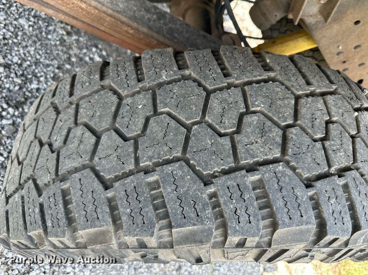 image for item DS2267 2012 Ford F250 Super Duty  Crew Cab flatbed pickup truck