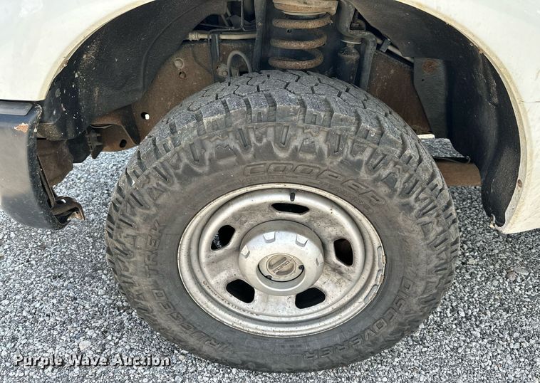 image for item DS2267 2012 Ford F250 Super Duty  Crew Cab flatbed pickup truck