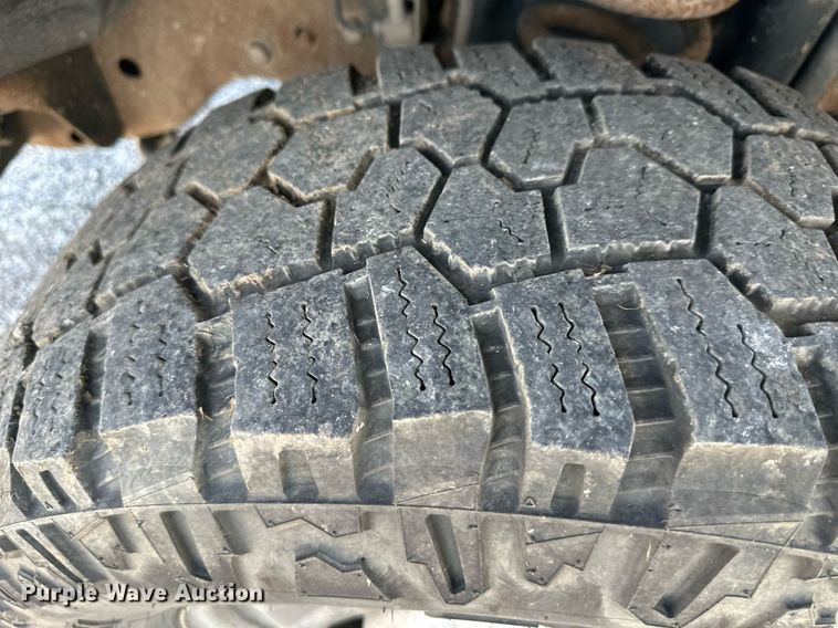 image for item DS2267 2012 Ford F250 Super Duty  Crew Cab flatbed pickup truck