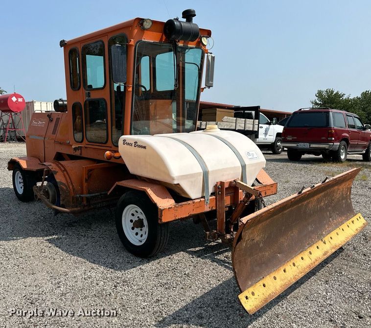 image for item DS2271 2007 Broce RJ350 broom