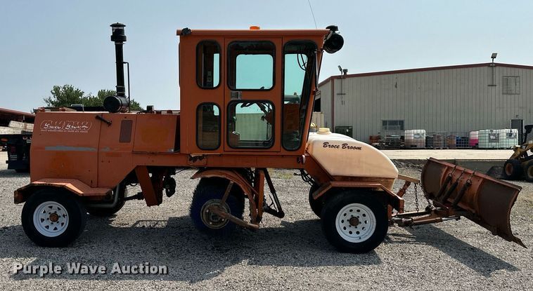 image for item DS2271 2007 Broce RJ350 broom