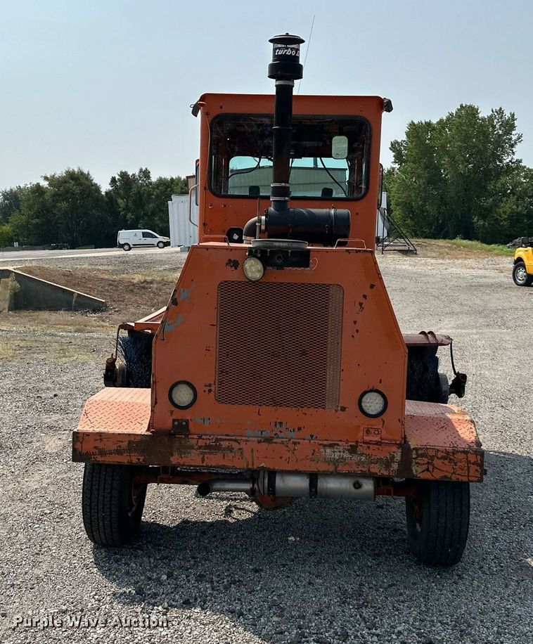 image for item DS2271 2007 Broce RJ350 broom