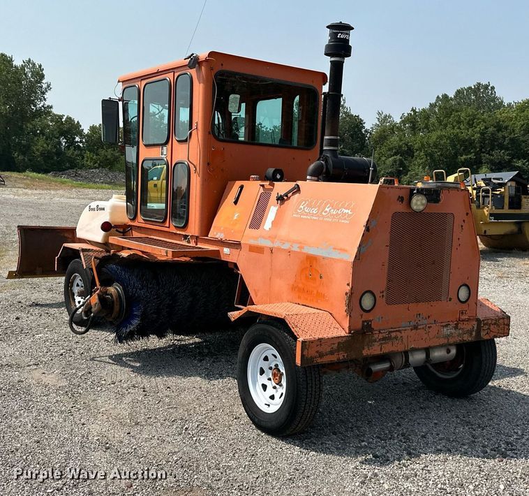 image for item DS2271 2007 Broce RJ350 broom