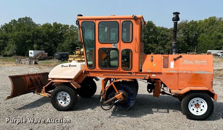 image for item DS2271 2007 Broce RJ350 broom