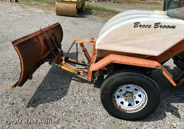 image for item DS2271 2007 Broce RJ350 broom