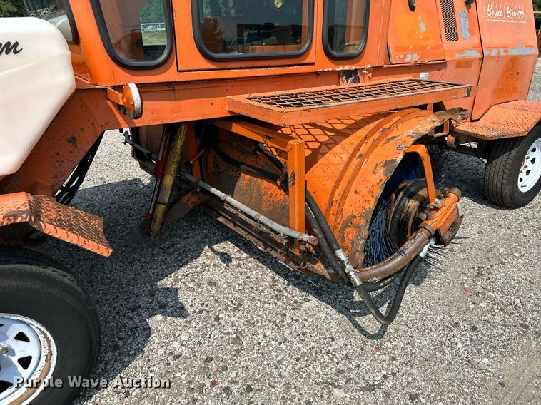 image for item DS2271 2007 Broce RJ350 broom