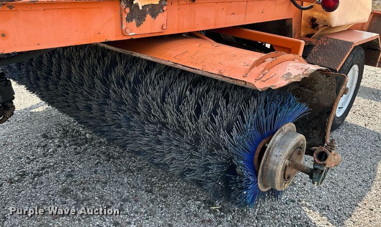 image for item DS2271 2007 Broce RJ350 broom