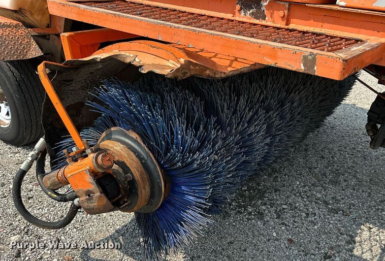 image for item DS2271 2007 Broce RJ350 broom