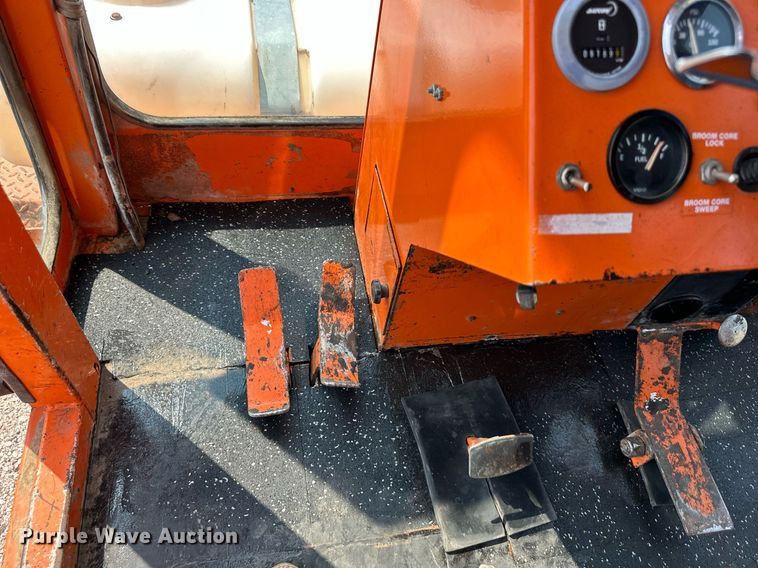 image for item DS2271 2007 Broce RJ350 broom