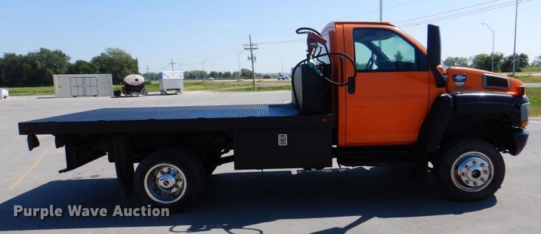 image for item DS5631 2007 GMC C5500 flatbed truck