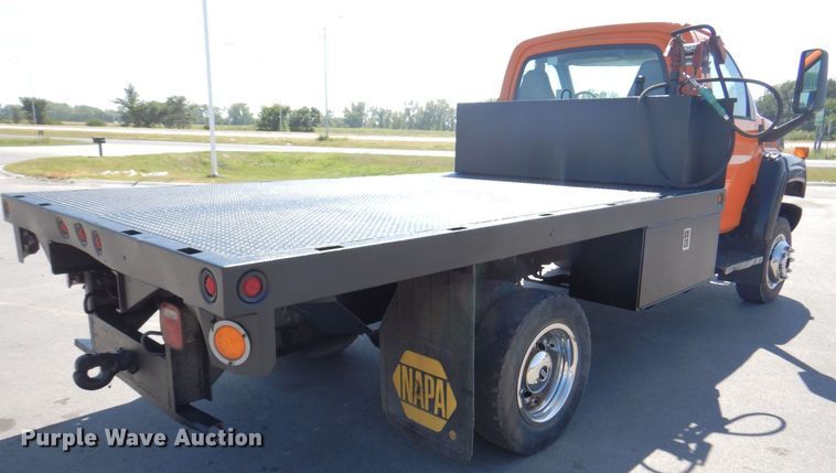 image for item DS5631 2007 GMC C5500 flatbed truck