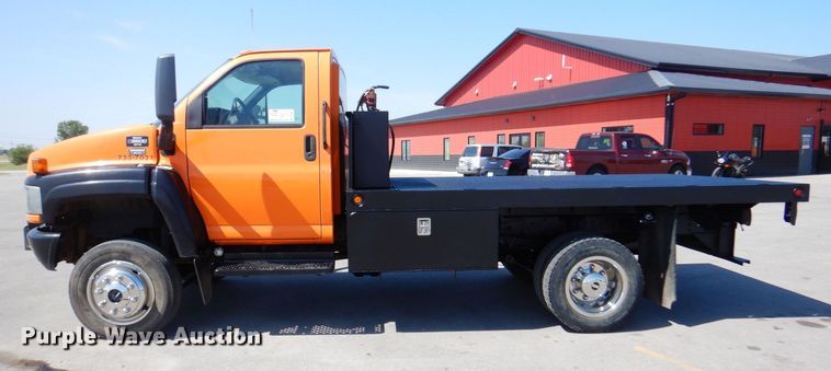 image for item DS5631 2007 GMC C5500 flatbed truck