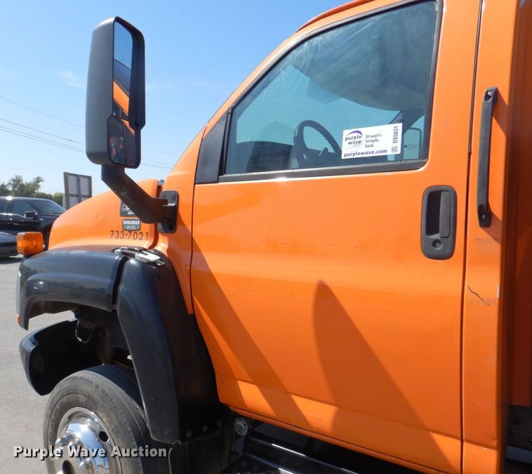 image for item DS5631 2007 GMC C5500 flatbed truck