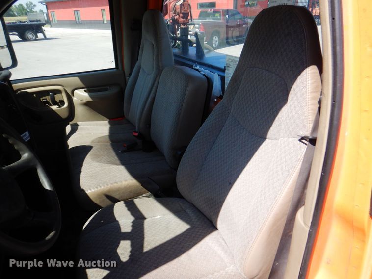 image for item DS5631 2007 GMC C5500 flatbed truck