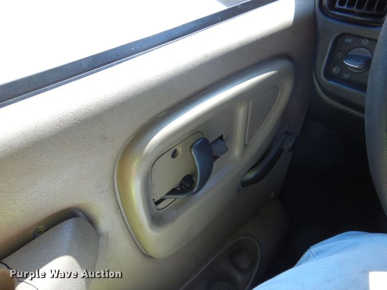 image for item DS5631 2007 GMC C5500 flatbed truck