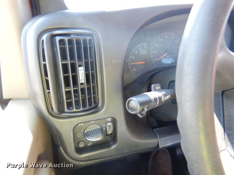 image for item DS5631 2007 GMC C5500 flatbed truck