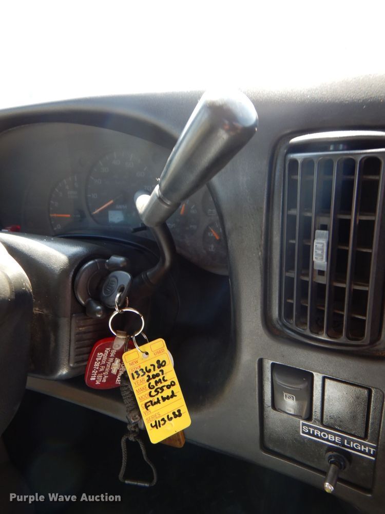 image for item DS5631 2007 GMC C5500 flatbed truck