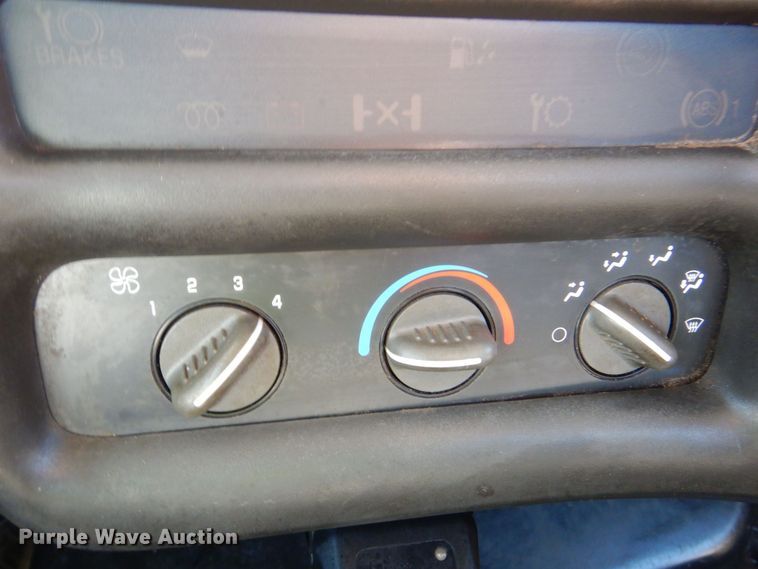 image for item DS5631 2007 GMC C5500 flatbed truck