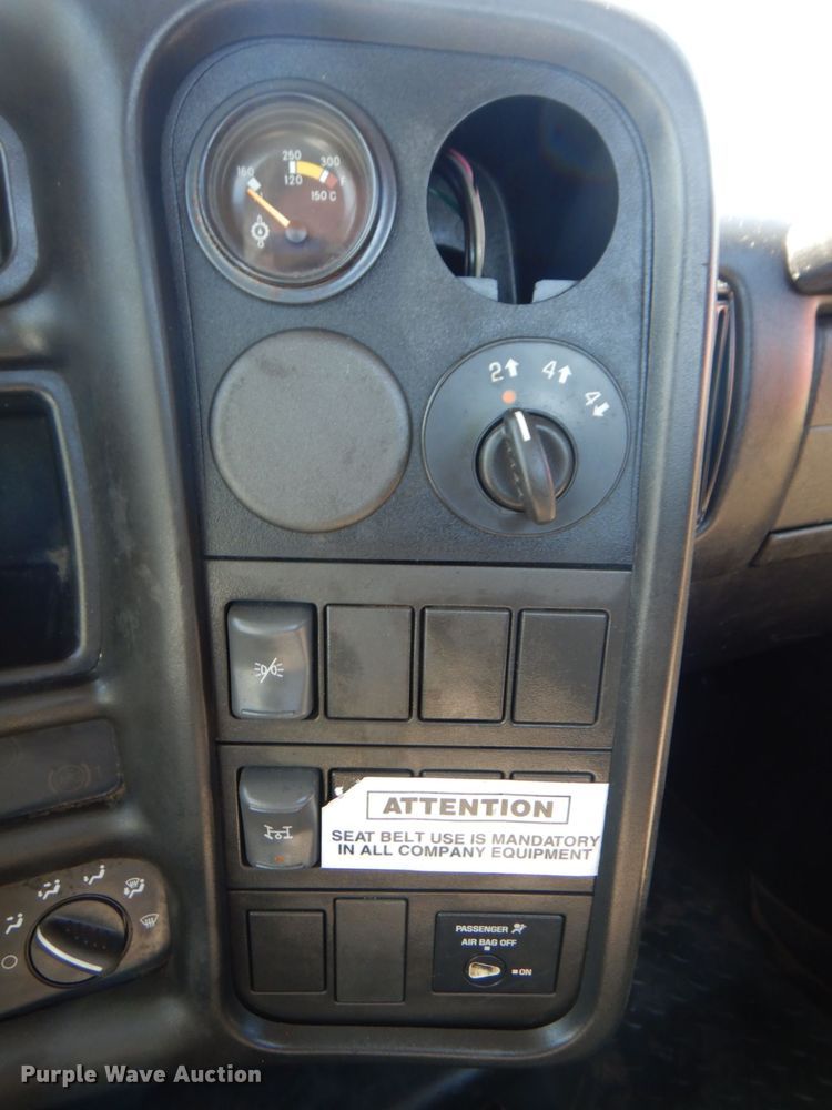 image for item DS5631 2007 GMC C5500 flatbed truck