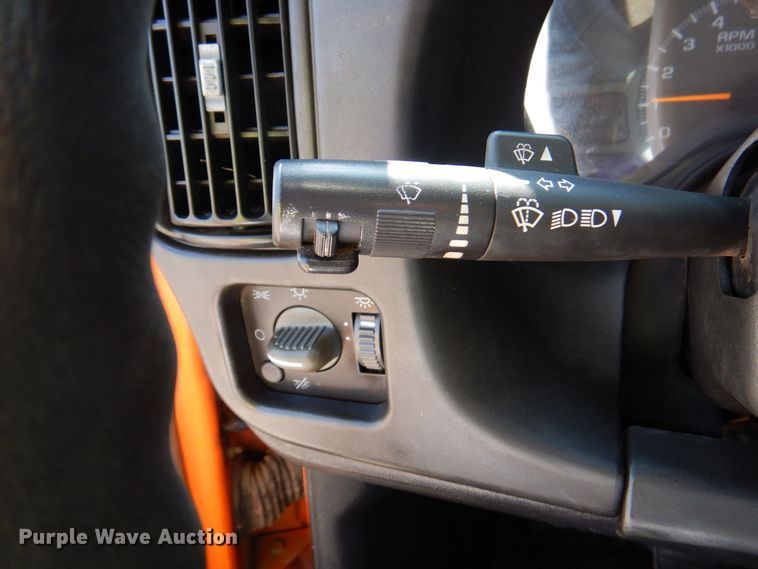 image for item DS5631 2007 GMC C5500 flatbed truck