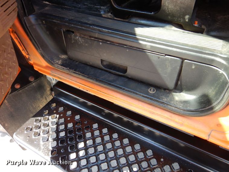 image for item DS5631 2007 GMC C5500 flatbed truck