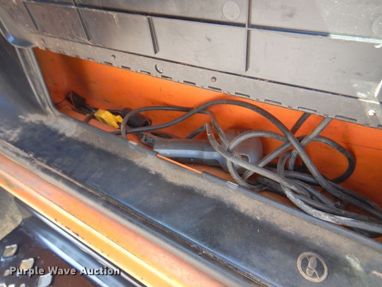 image for item DS5631 2007 GMC C5500 flatbed truck