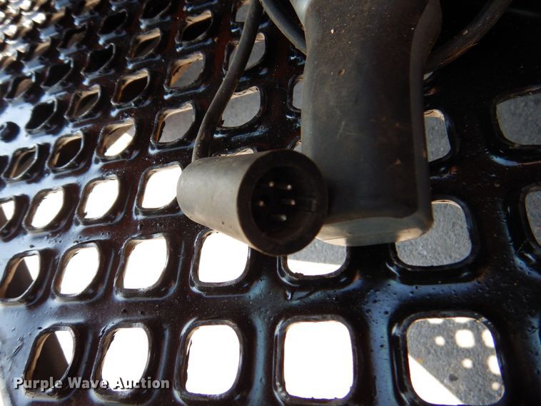 image for item DS5631 2007 GMC C5500 flatbed truck