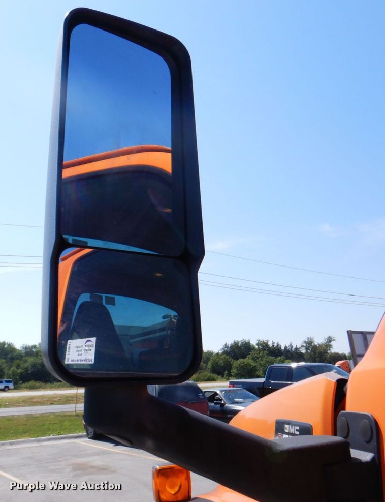 image for item DS5631 2007 GMC C5500 flatbed truck