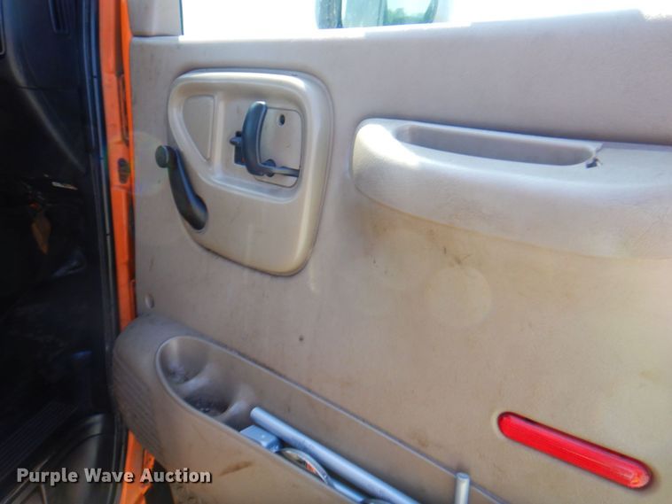 image for item DS5631 2007 GMC C5500 flatbed truck