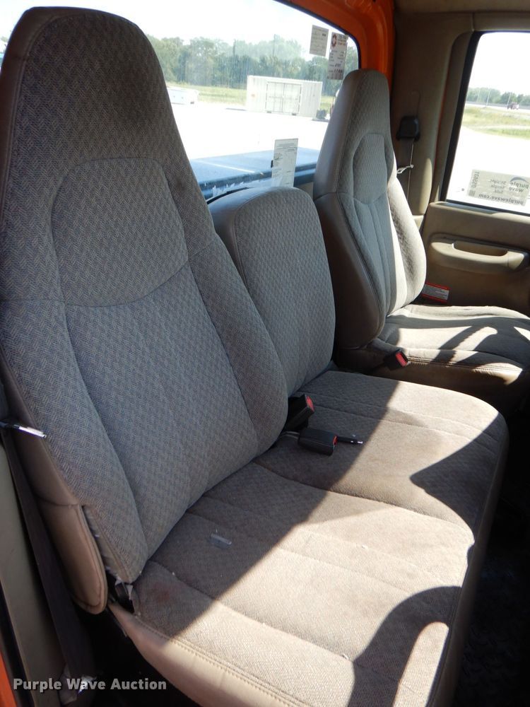 image for item DS5631 2007 GMC C5500 flatbed truck