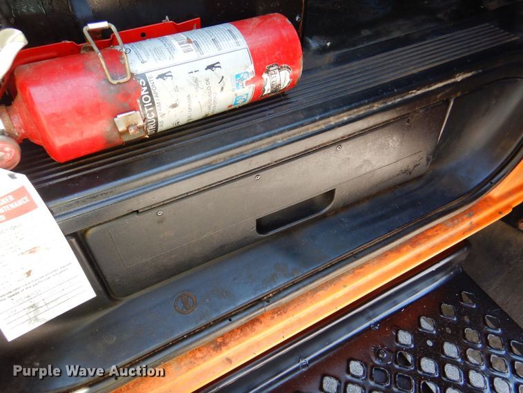 image for item DS5631 2007 GMC C5500 flatbed truck