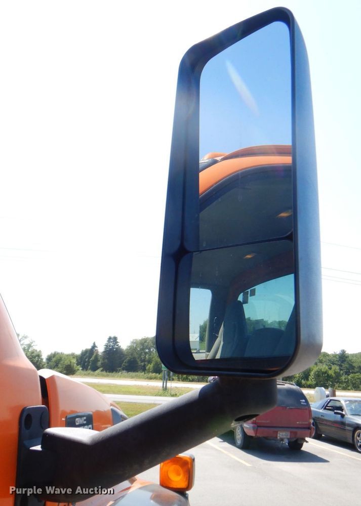 image for item DS5631 2007 GMC C5500 flatbed truck