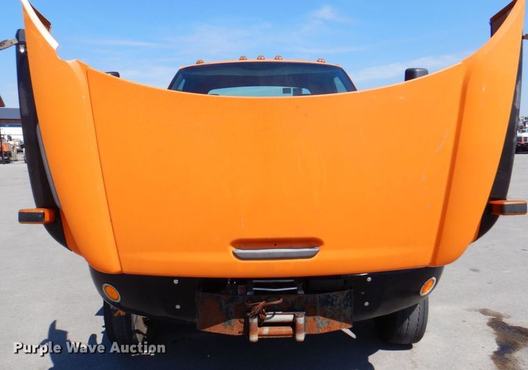 image for item DS5631 2007 GMC C5500 flatbed truck