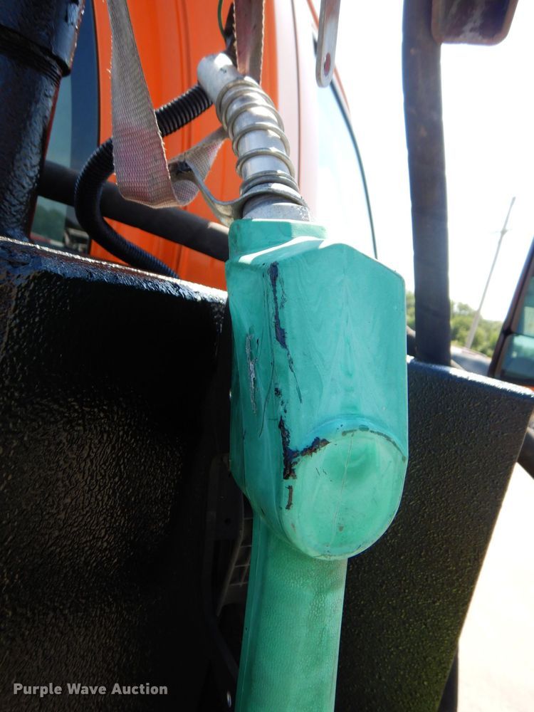 image for item DS5631 2007 GMC C5500 flatbed truck