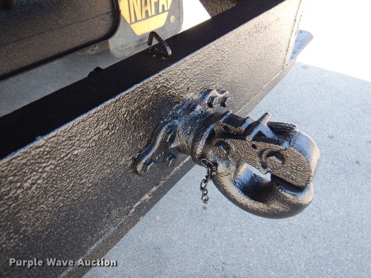 image for item DS5631 2007 GMC C5500 flatbed truck