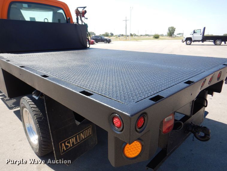 image for item DS5631 2007 GMC C5500 flatbed truck