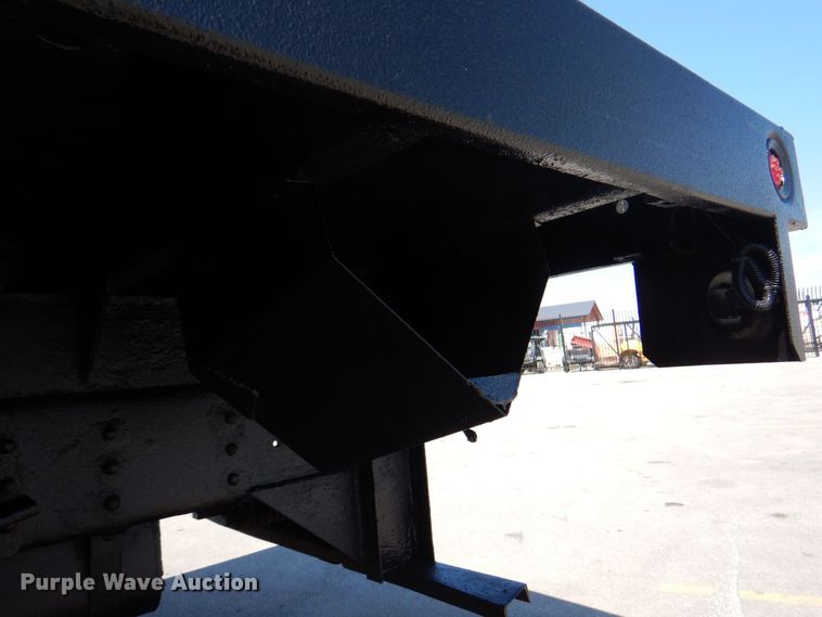 image for item DS5631 2007 GMC C5500 flatbed truck