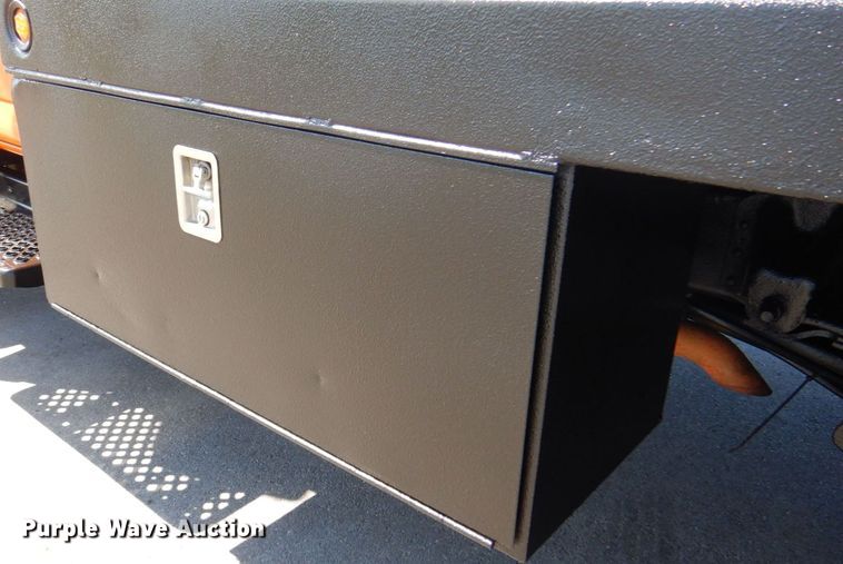 image for item DS5631 2007 GMC C5500 flatbed truck