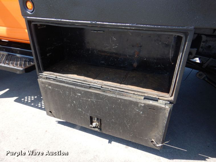 image for item DS5631 2007 GMC C5500 flatbed truck