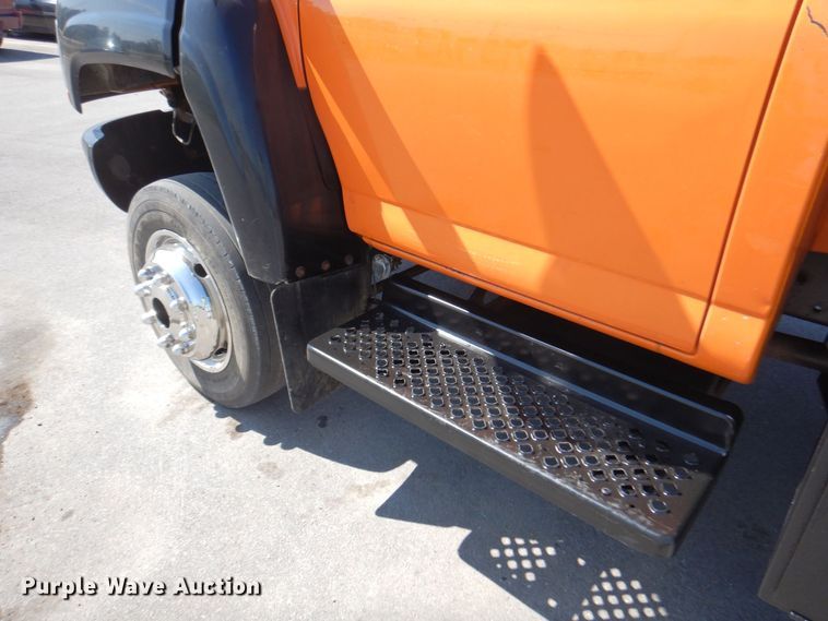 image for item DS5631 2007 GMC C5500 flatbed truck