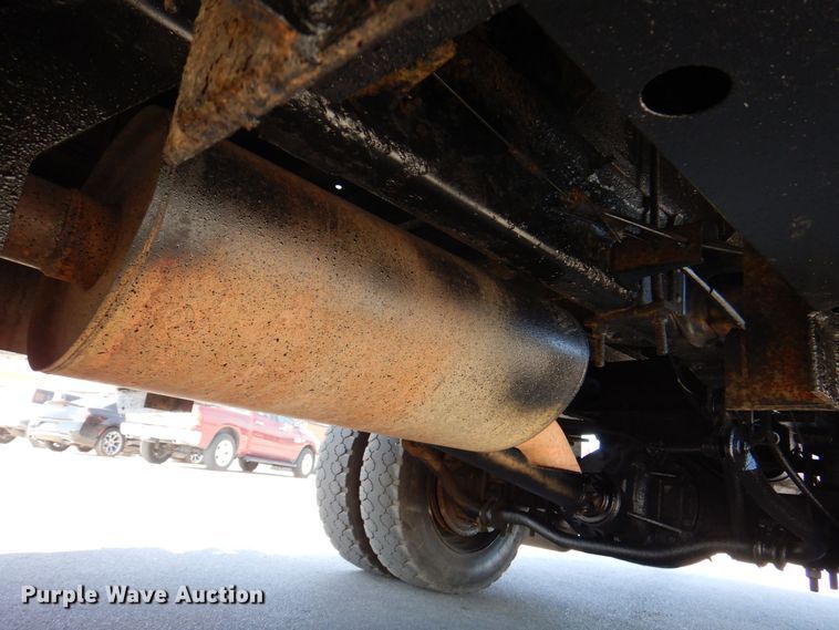 image for item DS5631 2007 GMC C5500 flatbed truck