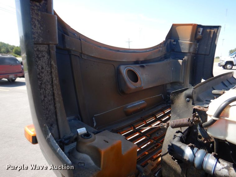 image for item DS5631 2007 GMC C5500 flatbed truck