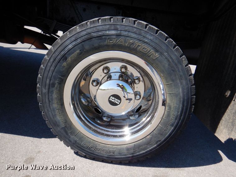 image for item DS5631 2007 GMC C5500 flatbed truck