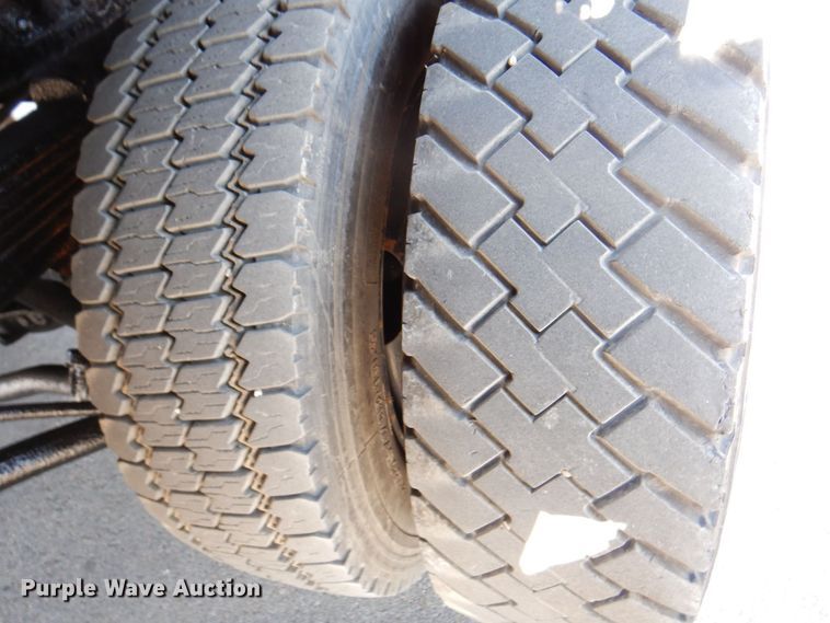 image for item DS5631 2007 GMC C5500 flatbed truck